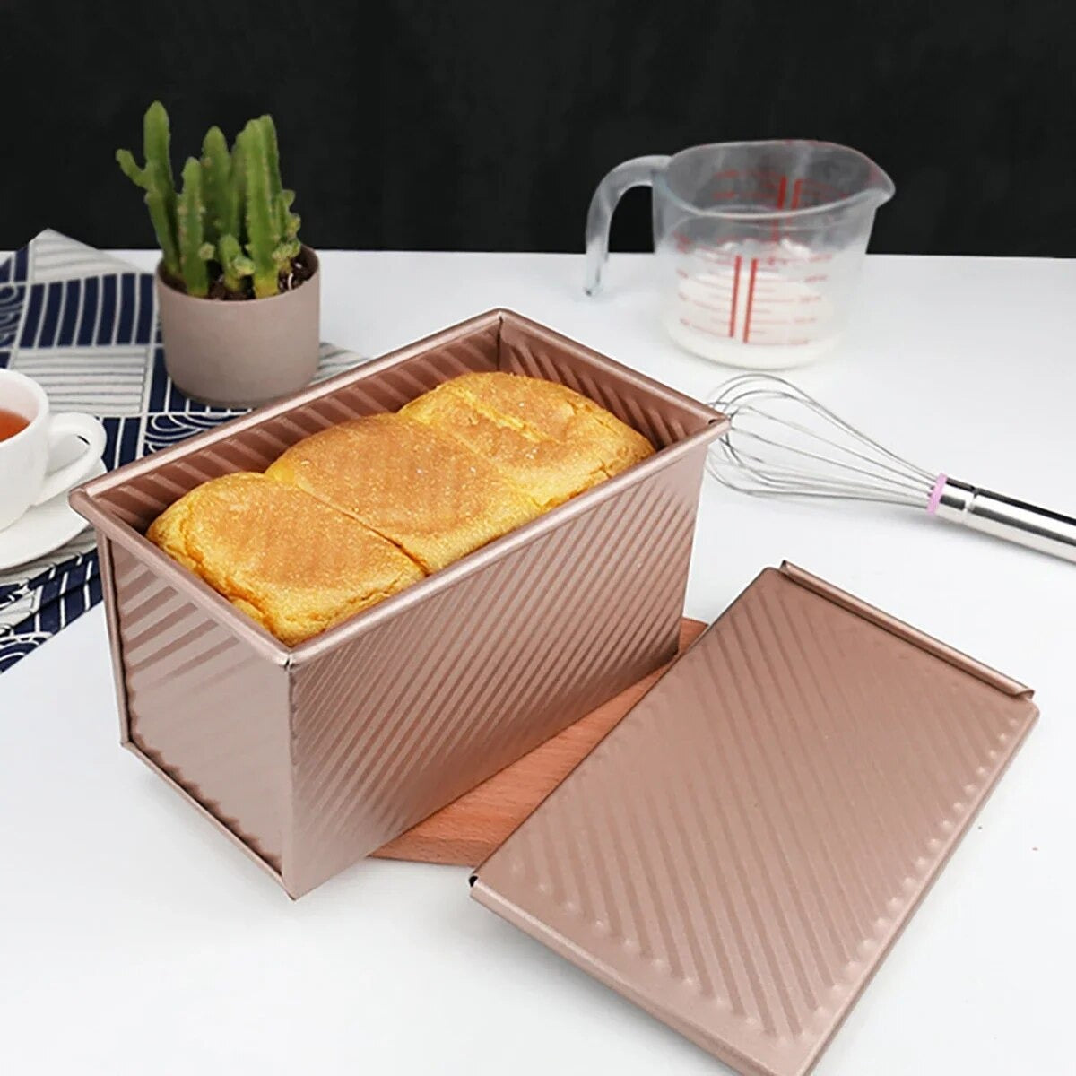Non-Stick Bread Baking Pan with Lid (8.5 in)