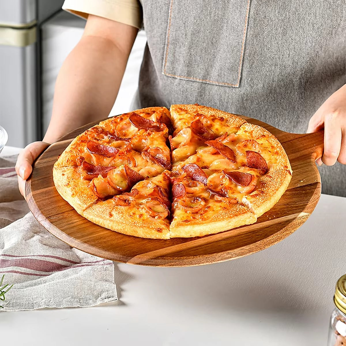 Circular Acacia Wooden Cutting Board